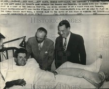 1948 Press Photo Injured Braves' baseball player Jeff Heath & managers, New York
