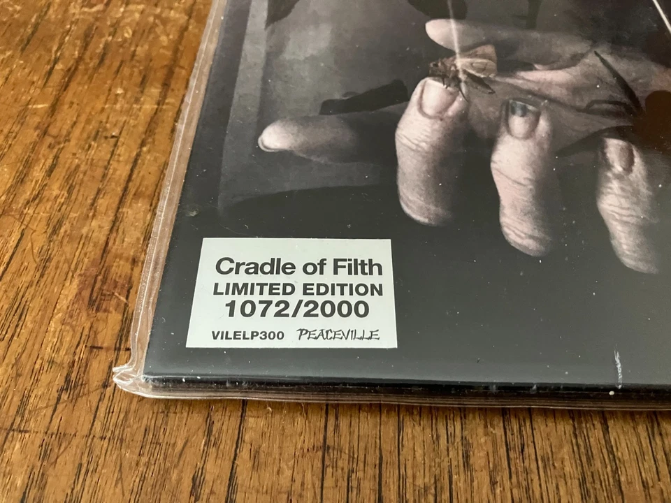 CRADLE OF FILTH Darkly Darkly Venus Aversa 2-LP BLUE/RED Vinyl Gatefold NUMBERED - Image 4 of 4