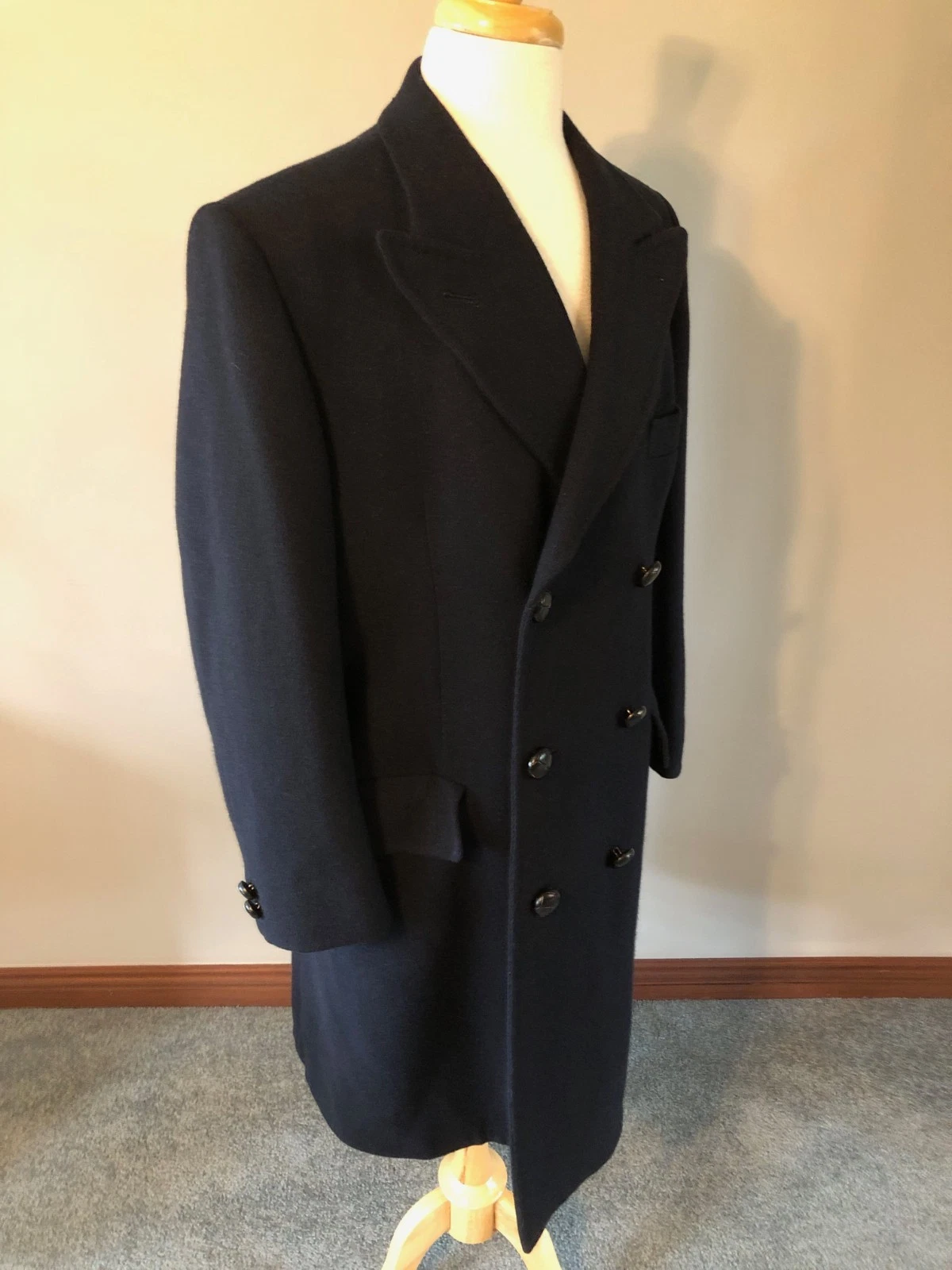 Men's Bloomingdales Navy Wool Double-Breasted Overcoat-Size 40R-Made in England - product detail image 6
