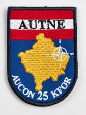 Schweiz, Ärmelabzeichen KFOR " Autne / Aucon 25 KFOR " Rückseitig mit Klebereste