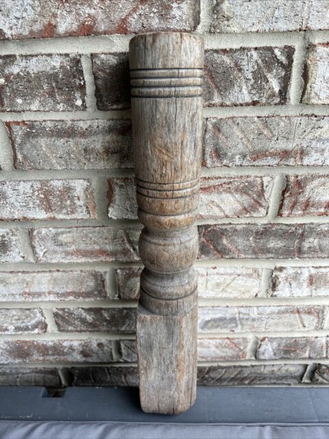 1 Vintage Architectural Salvage Wood Porch Spindle Distressed Chippy