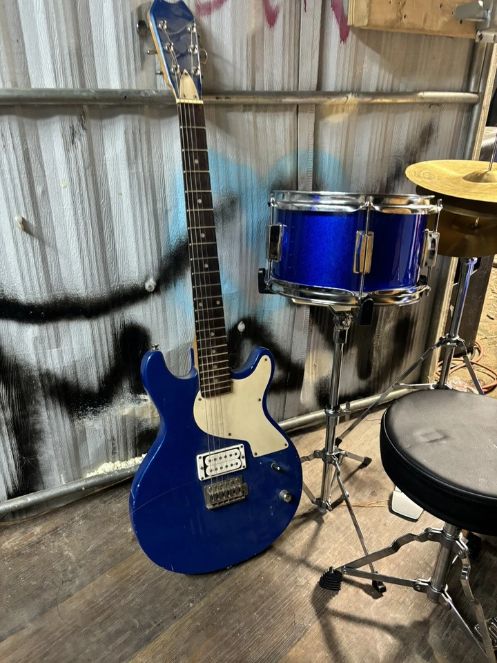 juego de batería con guitarra eléctrica usado Foto 4 de 4