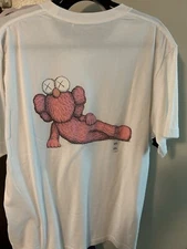KAWS x Uniqlo Men’s XXL Short Sleeve Exclusive Companion White/Pink TShirt NEW!