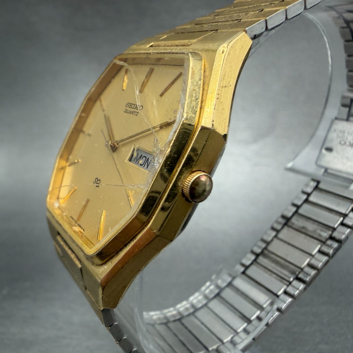 SEIKO QUARTZ ゴールド文字盤 メンズ腕時計充電切れ Seiko SQ Watch Men 31mm Champagne Dial Gold Tone Daydate 7123-5239