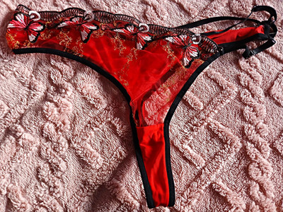 Damen String XL Rot/Schwarz Spitze Blumenstickerei semi-transparent