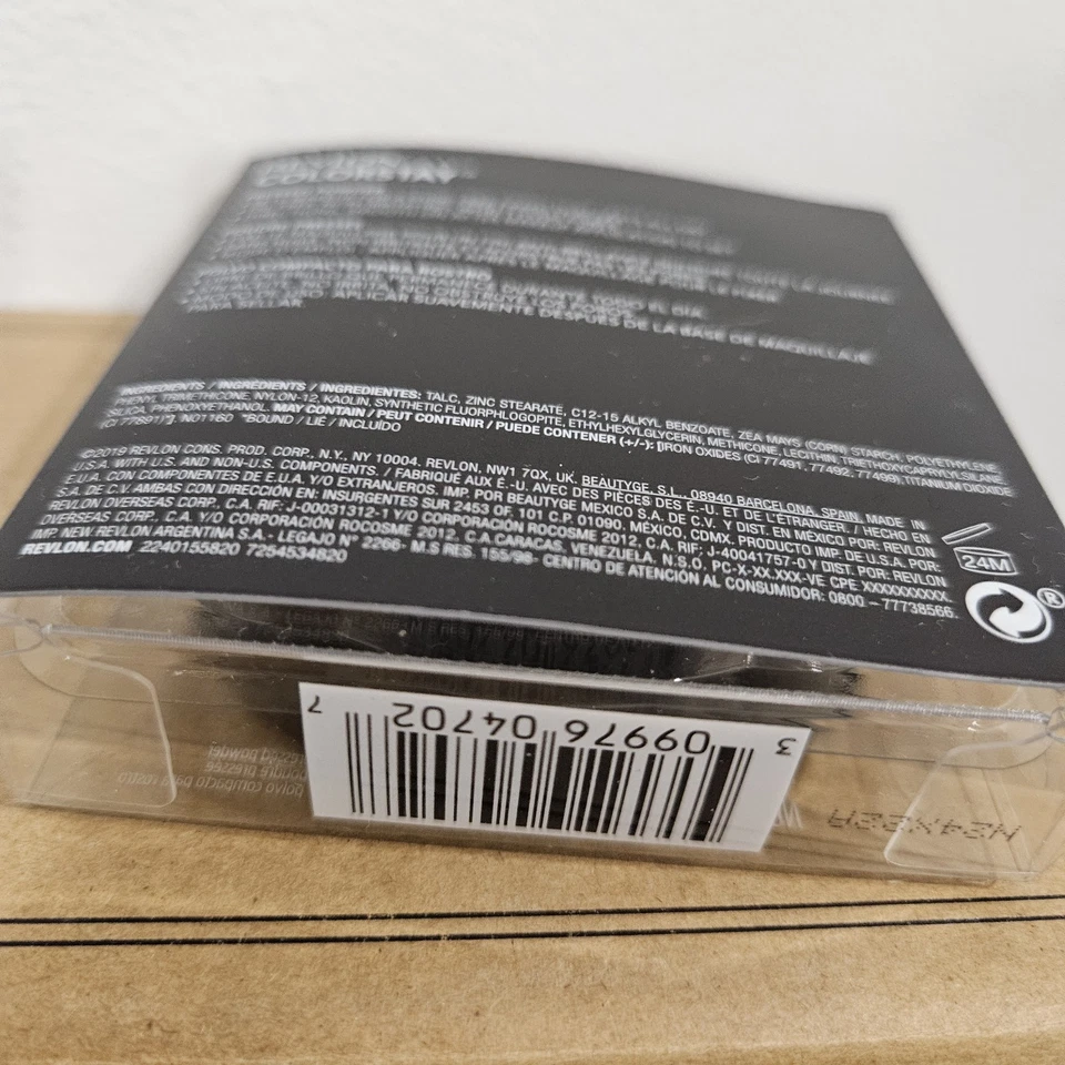 Revlon ColorStay face pressed powder Light Pale 820 OIL & Shine Free - Image 4 of 4