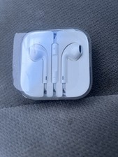 New Apple Wired Ear Phones/Pods 3.5 mm Jack White With Built in Mic