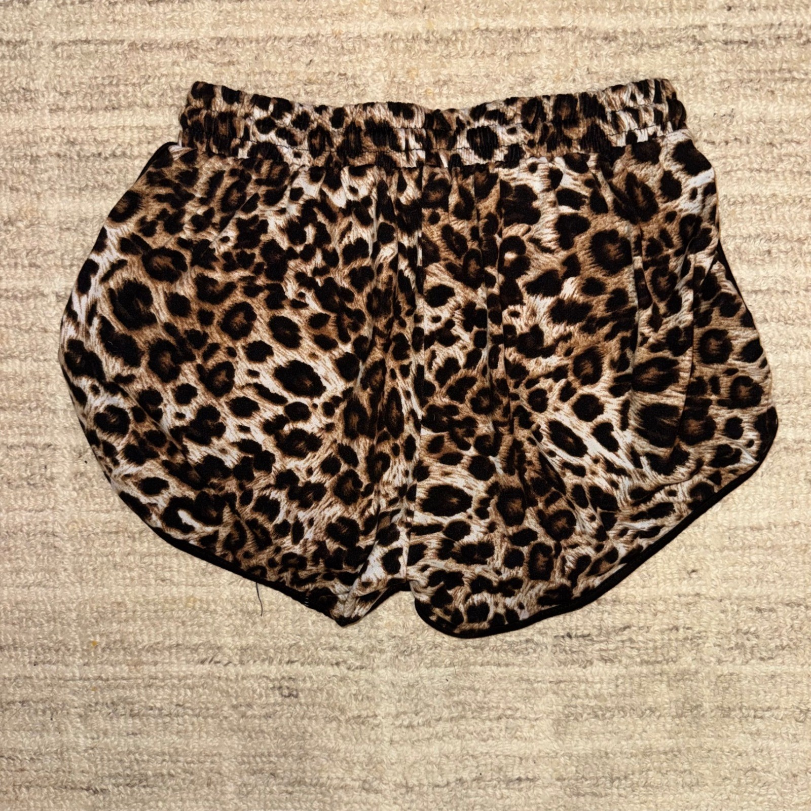 Excellent Condition Super Soft Leopard Animal Pri… - image 3