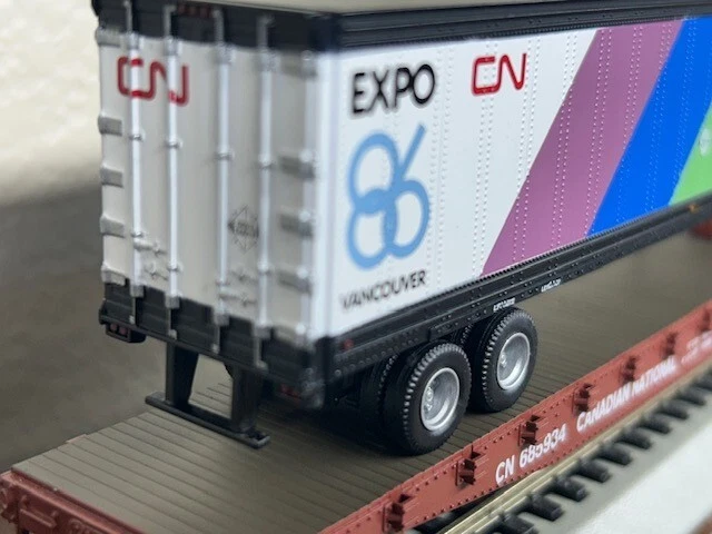 CANADIAN NATIONAL - 59ft FLAT CAR w/ 45 ft TRAILER TOFC / EXPO 86 - HO Scale NEW - Image 3 of 4