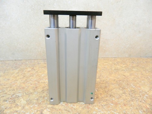 SMC MGQM32-127 32 MM Bore X 127 MM Stroke Air Slide - Picture 10 of 11