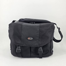 Borsa fotocamera Lowepro Stealth Reporter D650 AW nera con divisori e copertura meteo