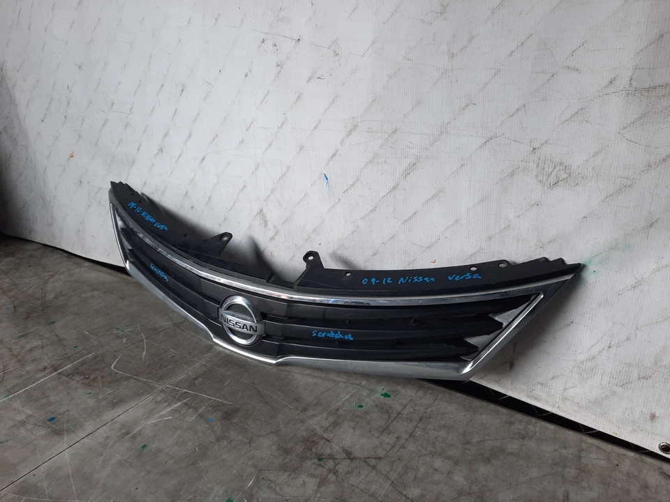 2010 - 2012 NISSAN VERSA HATCHBACK FRONT UPPER GRILLE OEM USED - Image 2 of 4