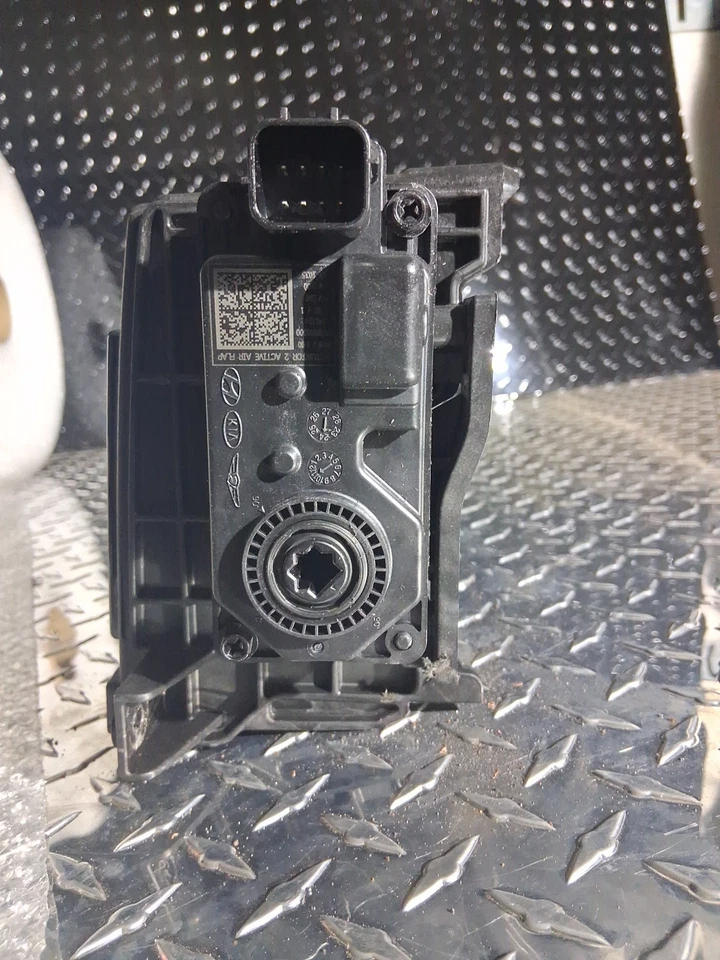 Conjunto de obturador de radiador genuino Hyundai 86980-R6020-EBR-pequeño rasguño Foto 4 de 4