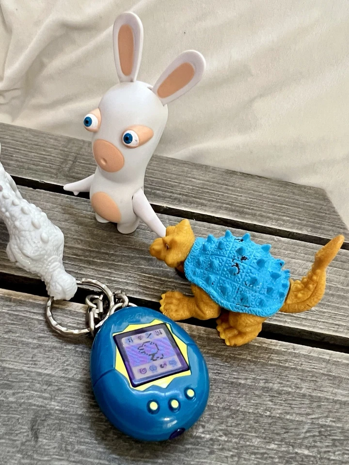 Juego de juguetes Ubisoft Rabbids, dinosaurios y tamagotchi Foto 2 de 4