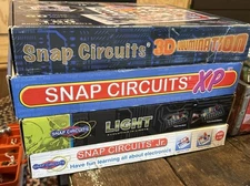 Large LOT Elenco Electronic Snap Circuits Sets Parts Manuals 400+ Pieces