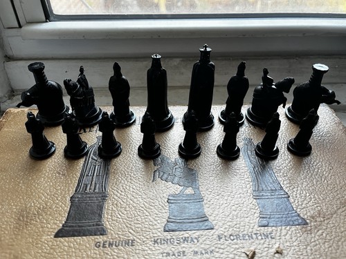 Vintage Genuine Kingsway Florentine Replica 11th Century Figures Chess Set 1947 - Picture 16 of 23