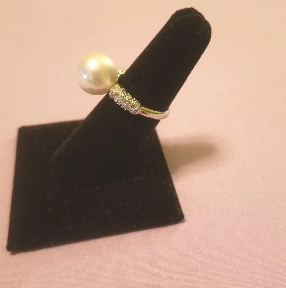 Pearlfection 12mm White Simulated South Sea Pearl Ring With CZ's. Sz-7 (Other) - Image 2 of 4