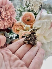 Mama und Baby Hase kuscheln fe…