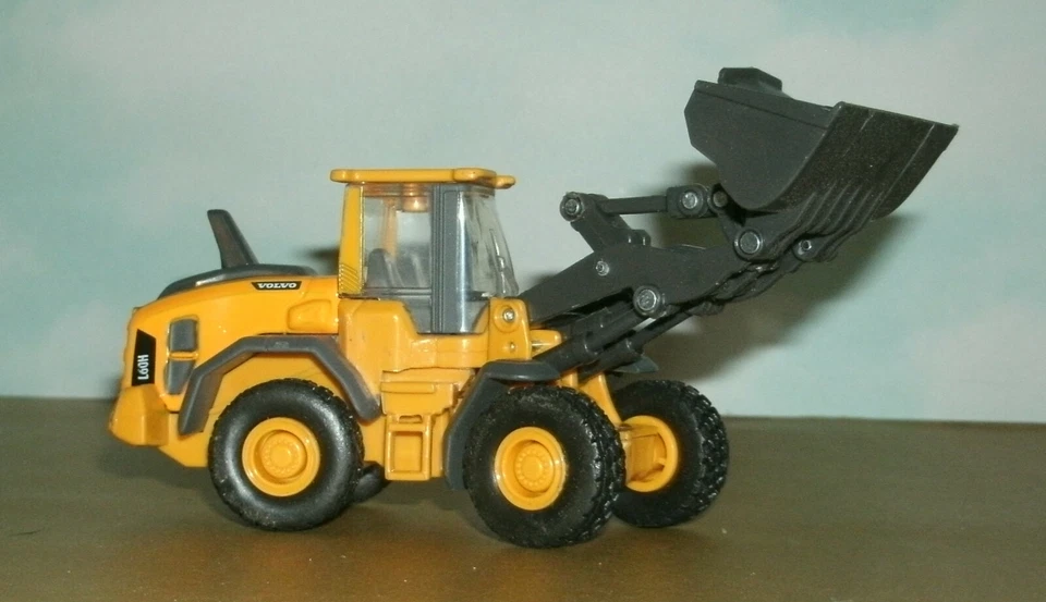 1/55 Scale Volvo L60H Wheeled Front Loader Diecast Toy (5.25") New-Ray 32093 - Image 4 of 4