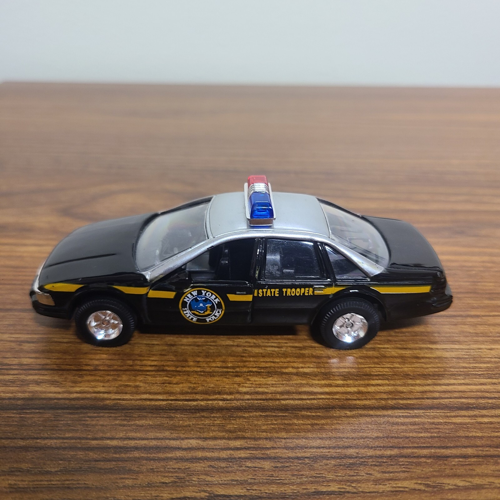 New York State Trooper Police Car 1/32 scale Diecast Model Toy . Pull