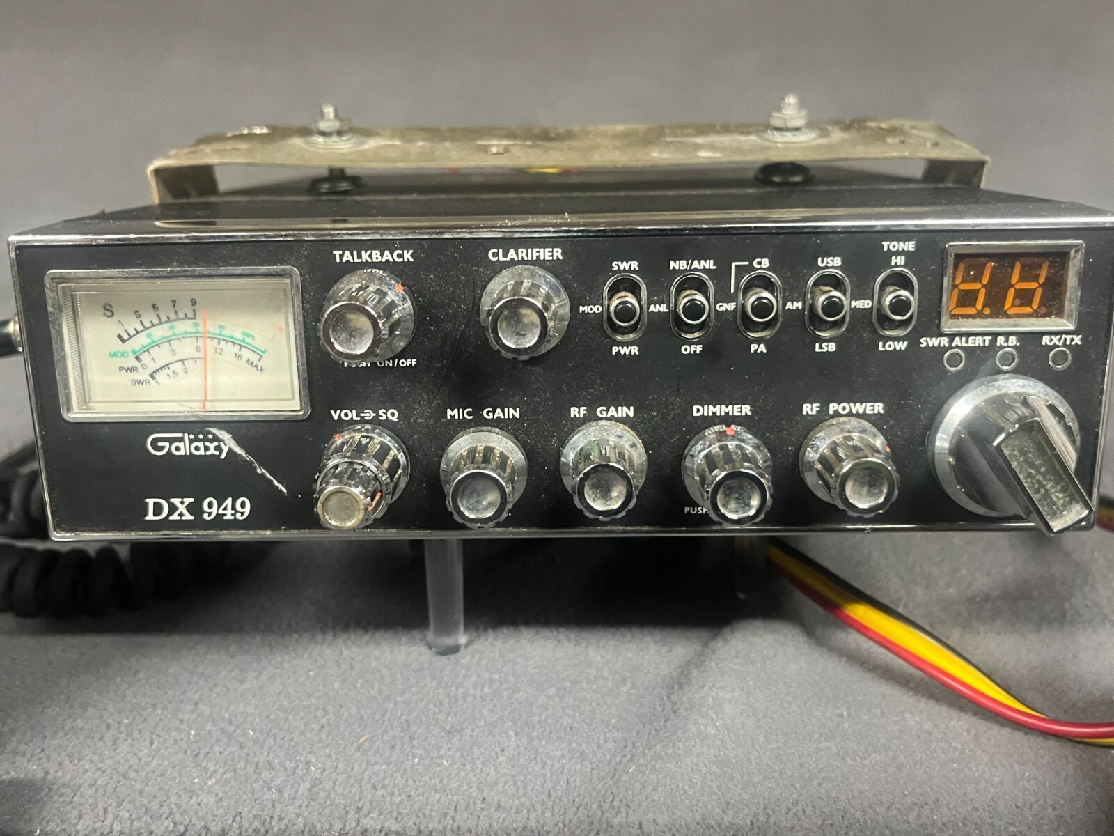 Galaxy DX 949 Cb Radio with Microphone, power cord, retract mic keeper