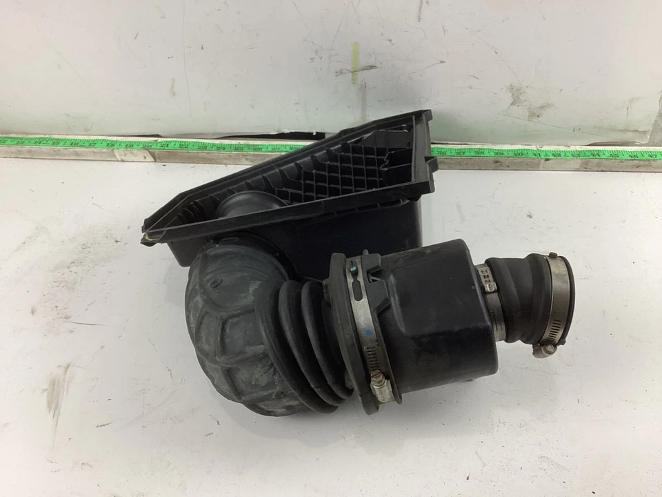 2013-2016 Cadillac ATS limpador de ar caixa de filtro carcaça e mangueira de duto de saída fabricante de equipamento original - Imagem 4 de 4