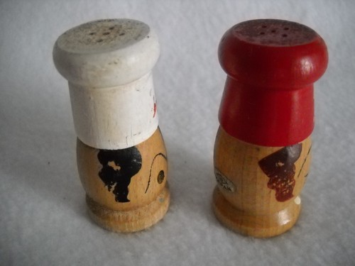 Vintage Wood Chef Salt & Peppers Shakers - Picture 5 of 6