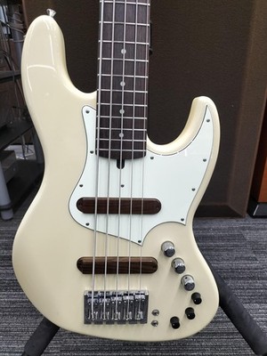XOTIC XJ-1T E-Bassgitarre