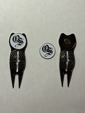 (1) Old Sandwich Golf Club Crosshairs Divot Tool & 1" Coin Style Golf Marker
