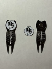 (1) Old Sandwich Golf Club Crosshairs Divot Tool & 1" Coin Style Golf Marker