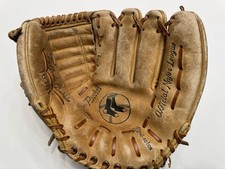 1970 Vintage Baseball Glove Boston Red Sox MLB  Made In Japan Cowhide Mitt 16101