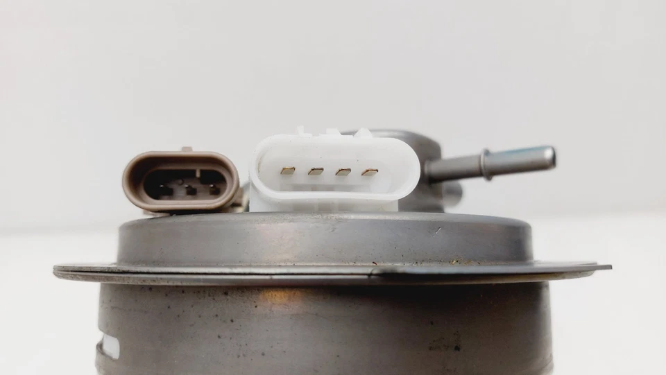 Chevy Silverado 1500 2005-2006 5,3 L bomba de combustible y conjunto de transmisor 19331947 Foto 4 de 4