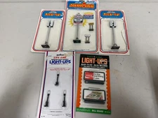 5 NOS LIFE-LIKE Light-Ups HO 1209 Traffic Lt, 01213 Floodlight,01114 Billboard
