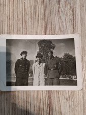 Photo WW2 WW2 Young Soldiers Badge Decorated Pimp Photo Estate FB