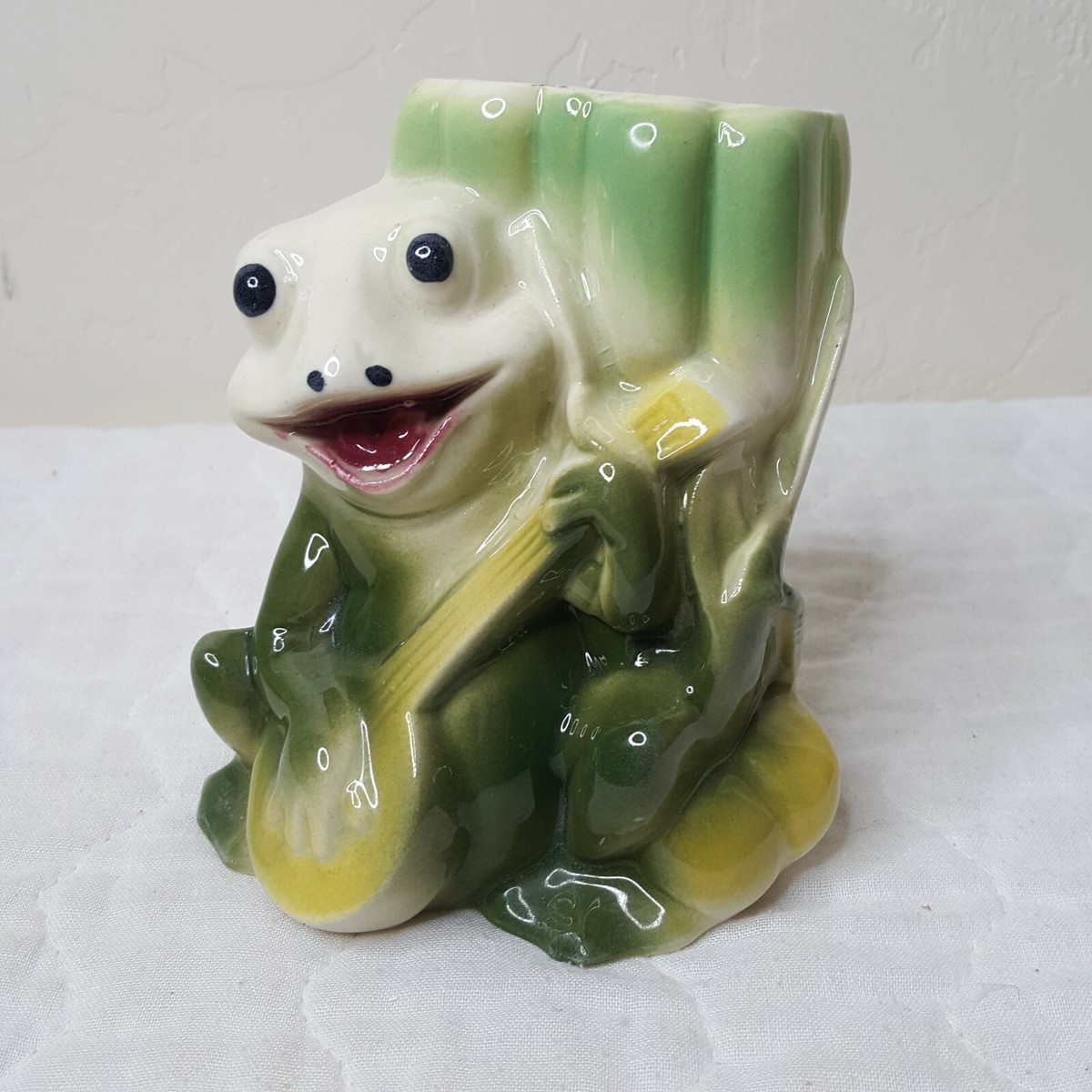 Vintage Frog Playing Banjo Vase Planter Appx 5.25