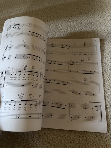 Disney The Lion King and Mulan Sheet Music Beginner’s Songbook Piano - Picture 7 of 8