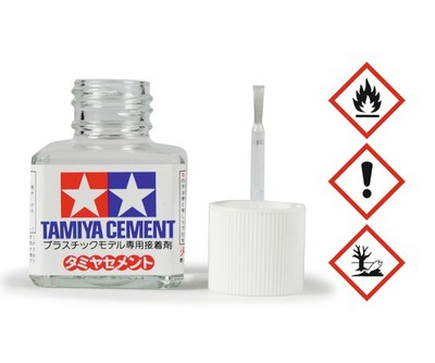 Tamiya Plastikkleber 40ml mit Auftragbürste   Für präzise Modellbau-Verbindungen