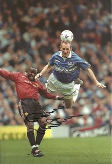 Dave Watson EVERTON Signed 12 x 8 Photograph