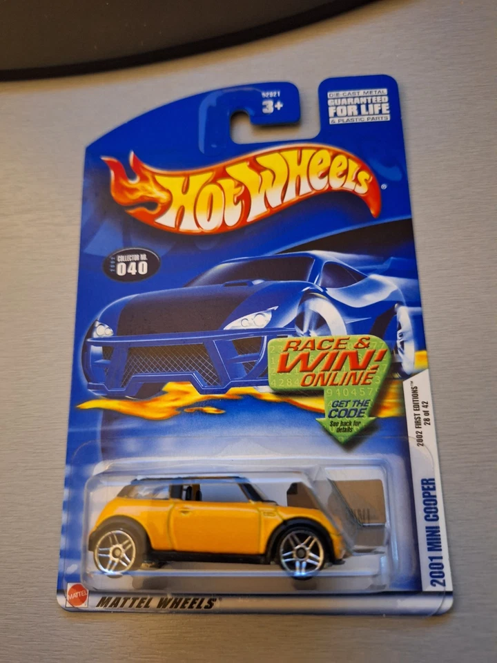 Hot Wheels MINI-Morris Lote de 4: 2001 Cooper Primera Edición Amarillo, Vagón Menor Foto 2 de 4