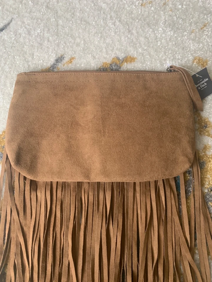 Bolso sin asas de bolsillo con flecos de gamuza sintética Abercrombie & Fitch Country Western Foto 2 de 3