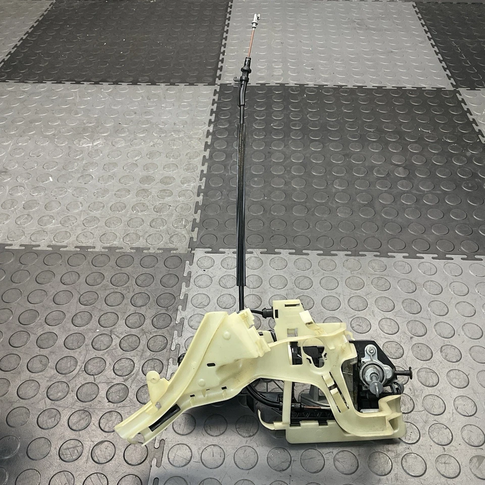 Manija exterior de la puerta delantera izquierda del lado del conductor Volkswagen CC 2009-2017 FABRICANTE DE EQUIPOS ORIGINALES Foto 2 de 4