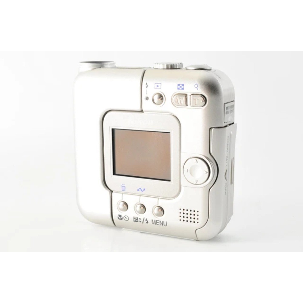 Nikon COOLPIX SQ 3.1MP 3x Zoom Digital Camera w/Charger Silver 100