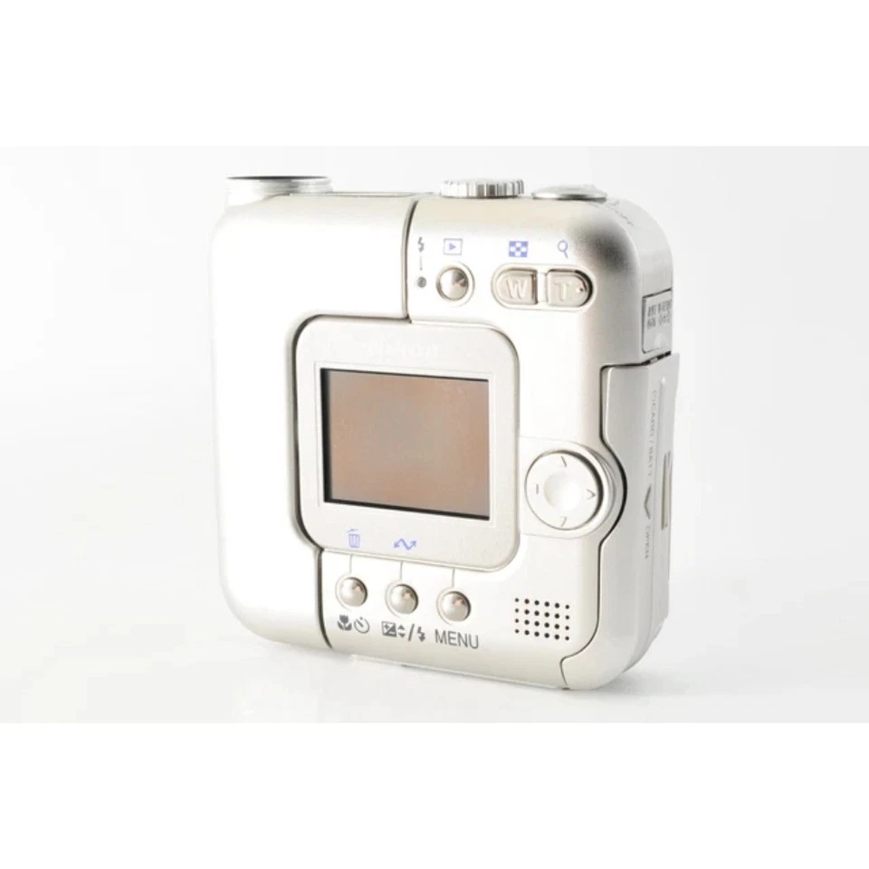 Nikon COOLPIX SQ 3.1MP 3x Zoom Digital Camera w/Charger  100% Working Silver - Image 3 of 4