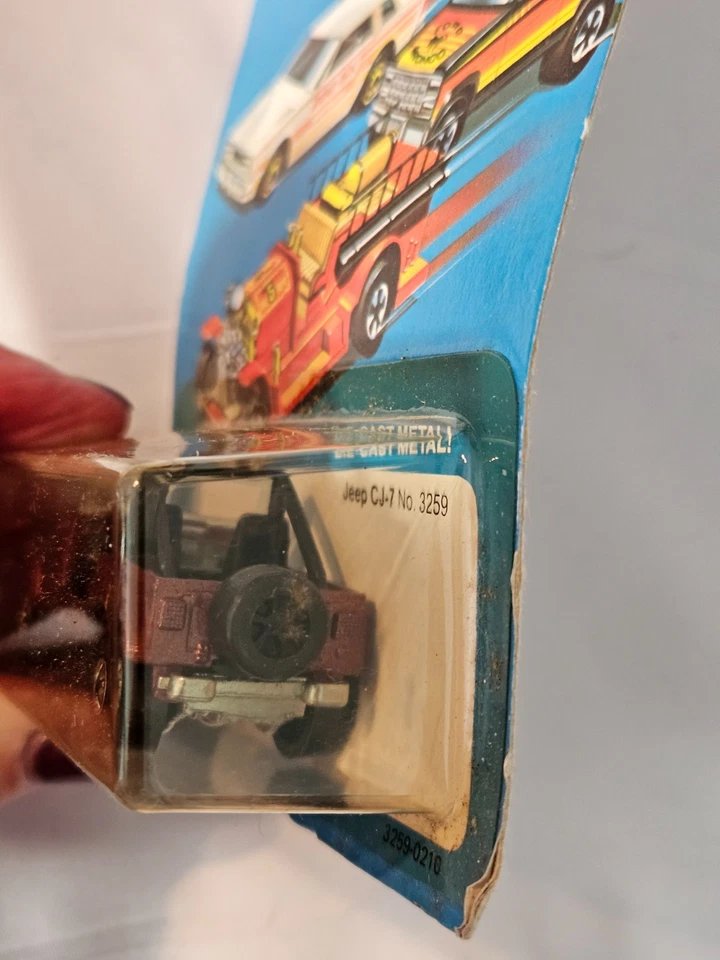 Paquete blister tarjeta azul Hot Wheels Blackwall marrón Jeep CJ-7 3259 sin perforar Foto 4 de 4