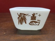 Vintage Pyrex 501 B Early American Small Refrigerator Dish EUC USA 