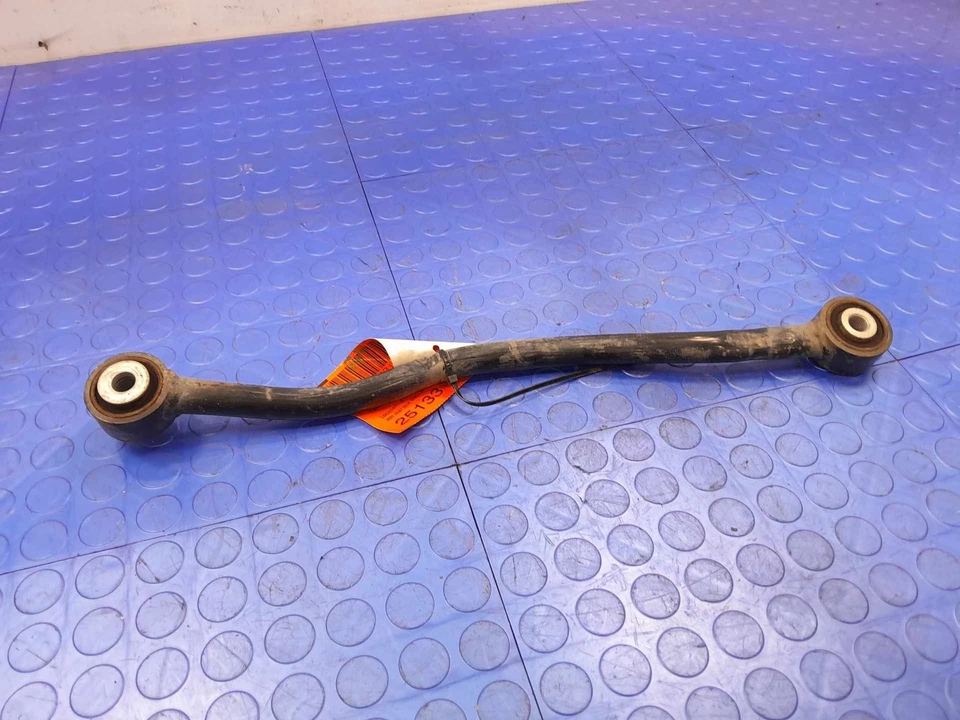 Brazo de control inferior trasero Dodge Charger Challenger dedo del pie lado derecho del pasajero Foto 3 de 4