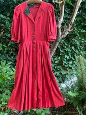 Rotes besticktes Vintage Landhauskleid aus Le...