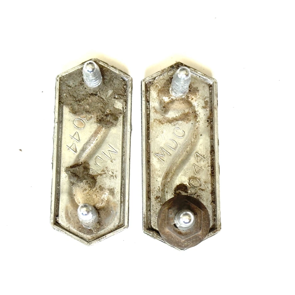 Vintage Oldsmobile Olds Cutlass S Model Emblem Badge Nameplate 413044 Lot of 2 Foto 2 de 4