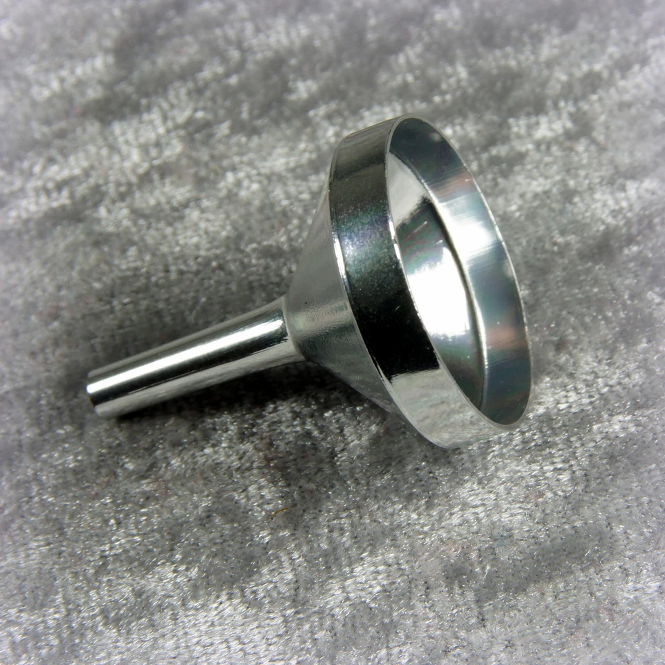 Praktischer Nachfülltrichter (silber) zum Abfüllen Ihres Lieblingsduftes