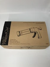 The Pampered Chef 1525 Cookie Press with 16 Discs - White